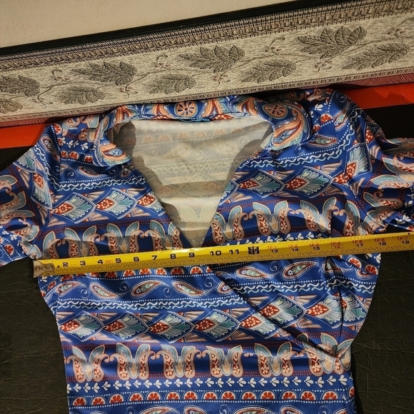 J. McLaughlin Paisley Catalina Cloth Top Blue V Neck Surplice Size S - Picture 9 of 10